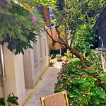 Le Jardin Du Vendome بيت ضيافة