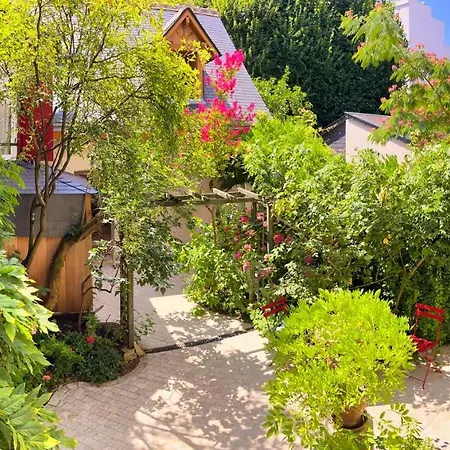 Πανσιόν Le Jardin Du Vendome 3*