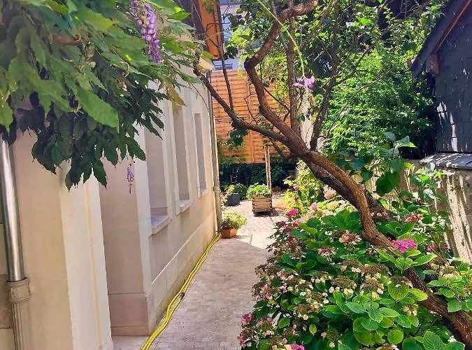 Le Jardin Du Vendome בית הארחה